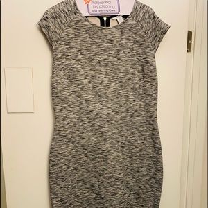 Women’s Bar lll fitted dress with exposed back zipper size large